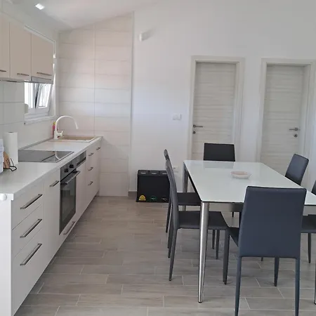Vesna Apartment Valbandon